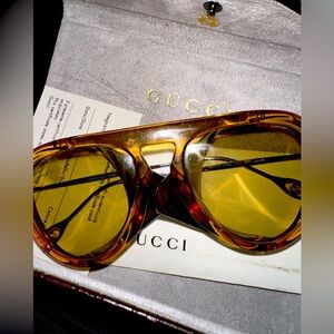 Tortoise 🐢 shell Gucco aviators with silver mirror blinders on sides